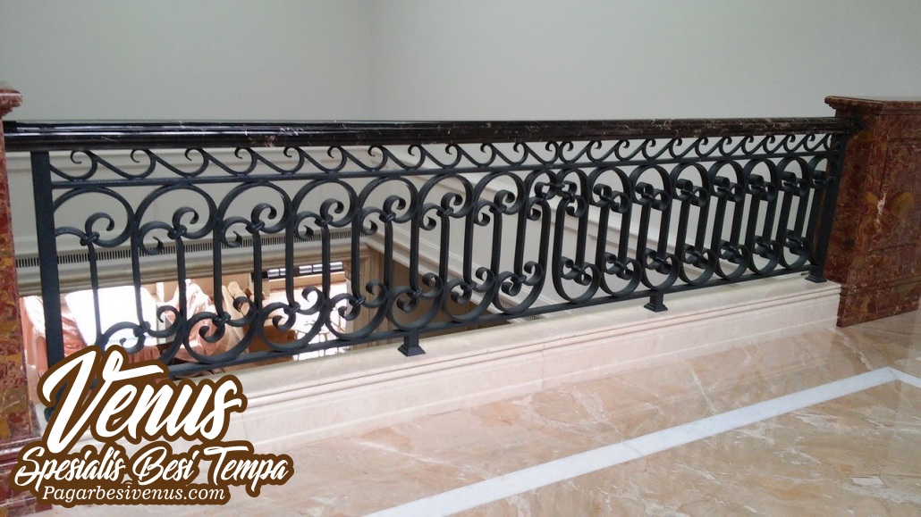 Railing Tangga Besi Ulir