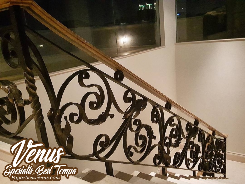 Railing Tangga Besi Ulir
