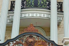 Balkon-dan-Pagar-Besi-Tempa-Rumah-Mewah