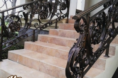 Railing-Tangga-Klasik-Besi-Tempa-Mewah-14