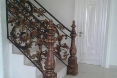 Railing-Tangga-Klasik-Besi-Tempa-Mewah-26