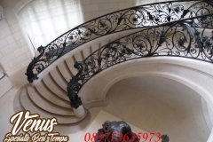Railing-Tangga-Klasik-Besi-Tempa-Mewah-3