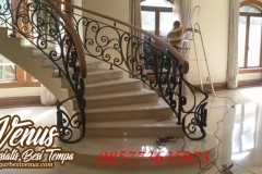 Railing-Tangga-Klasik-Besi-Tempa-Mewah-34