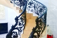 Tangga-Besi-Mewah-Modern-Elegant