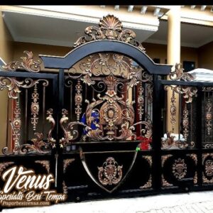 Pintu Gerbang Besi Tempa