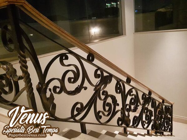 Railing Tangga Besi Ulir