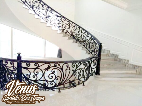 Railing Tangga Klasik