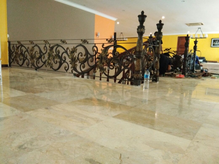 Railing Tangga Layang