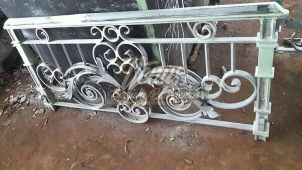 Pagar Rumah Klasik Mewah (2) Railing Balkon Mewah Modern