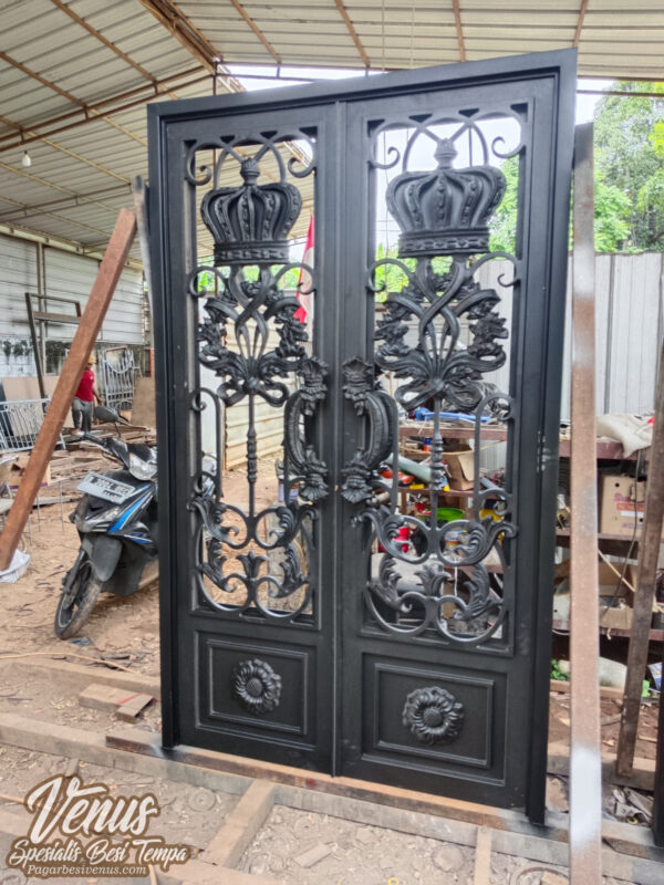 Pintu Head Besi Tempa