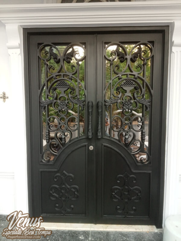 Pintu Rumah Besi Tempa