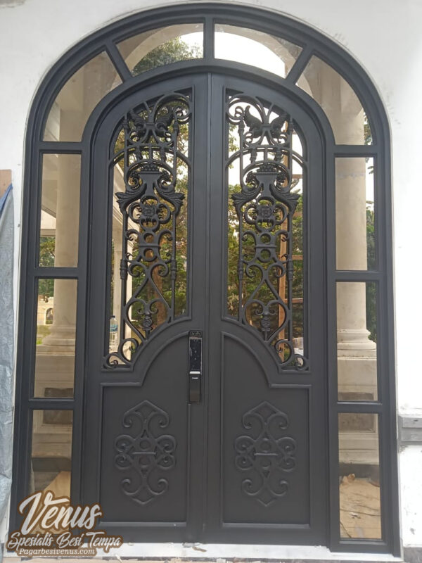 Pintu Rumah Besi Tempa