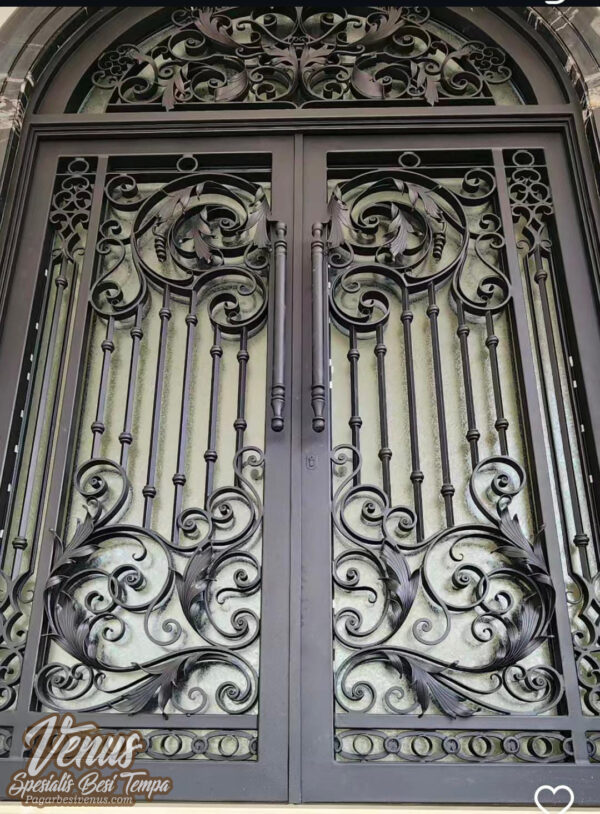 Pintu Besi Klasik Modern
