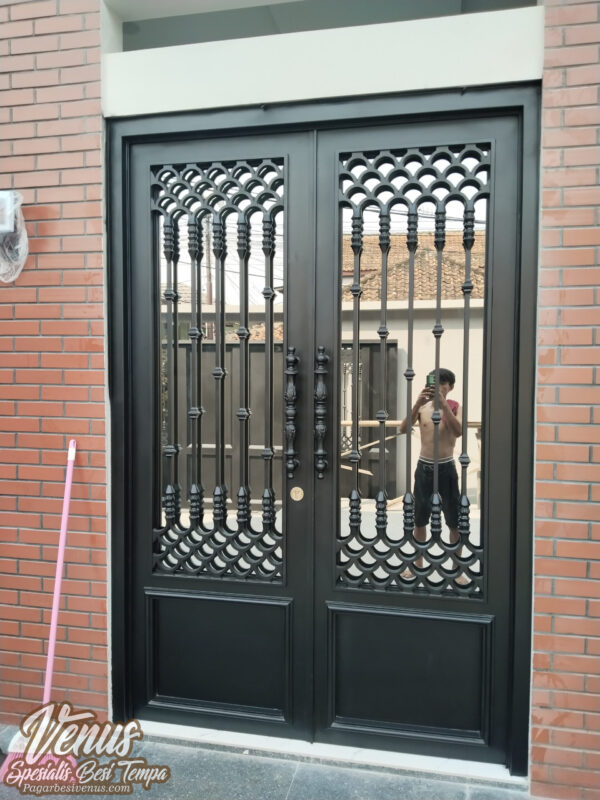 Pintu Head Besi Tempa