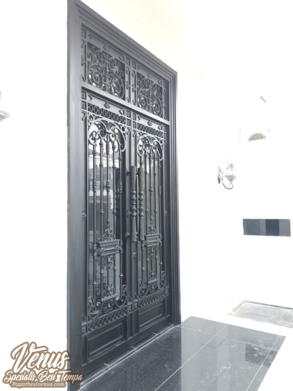 Pintu Besi Klasik Mewah