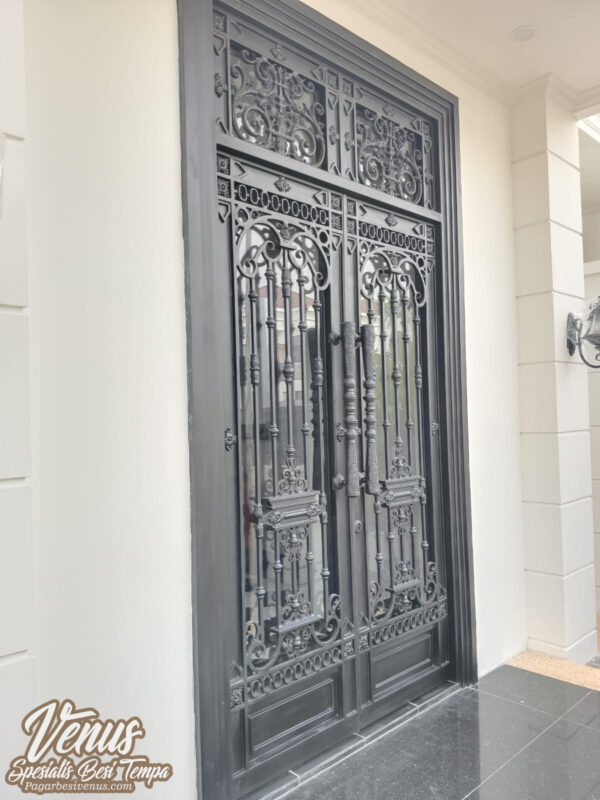 Pintu Besi Klasik Mewah