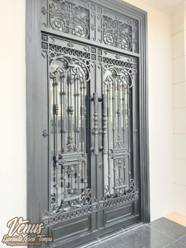 Pintu Besi Klasik Mewah