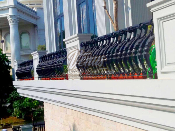 Railing Balkon Besi Tempa Minimalis
