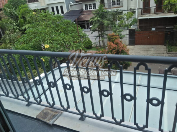 Railing Balkon Besi Tempa Minimalis