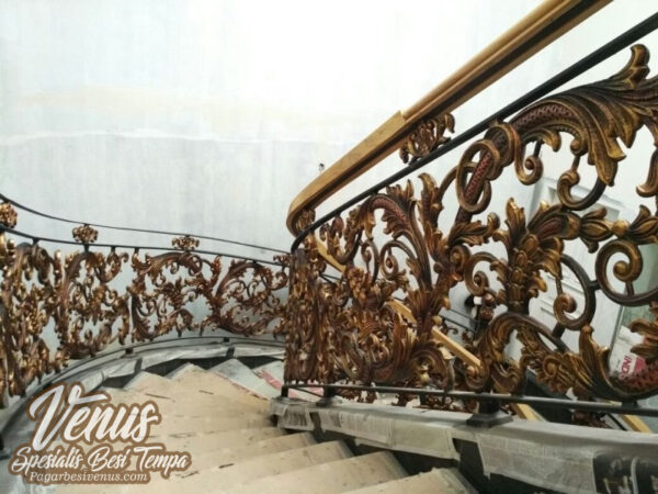 Railing Tangga Alferon Klasik Mewah