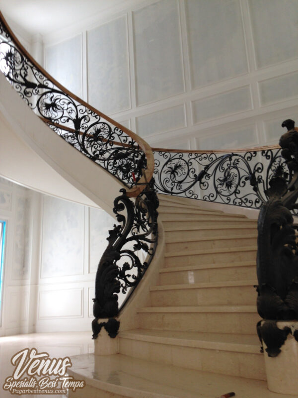 Railing Tangga Besi Klasik Mewah