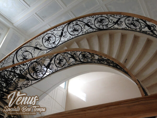 Railing Tangga Besi Klasik Mewah