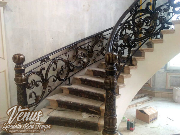 Railing Tangga Besi Klasik