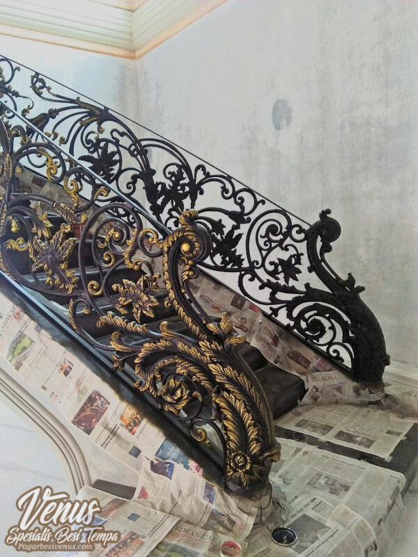 Railing Tangga Besi Klasik