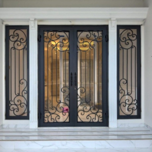 Pintu Utama Besi Tempa